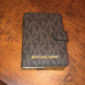 MICHAEL KORS PASSPORT COVER